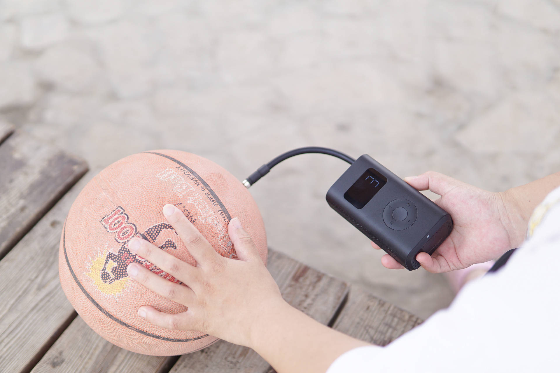 米家神器真香!新一代充气宝1S测评,保时捷车主用了都说好