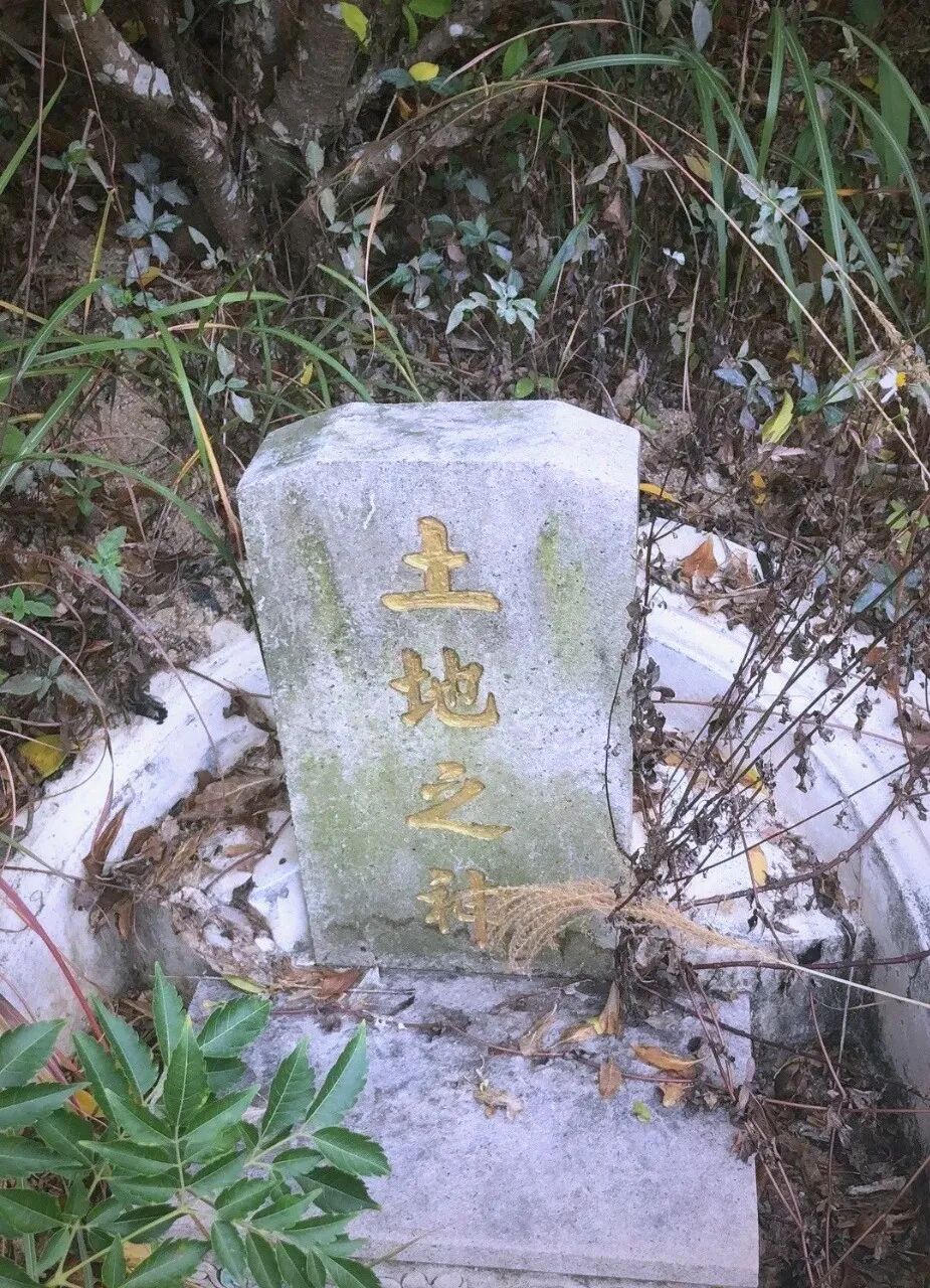 上坟老规矩：先拜后土再拜祖先，“后土”是什么？年轻人大多不懂