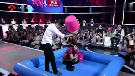 非诚勿扰：肌肉男出场，孟非直呼：好厉害！女嘉宾直接爆灯