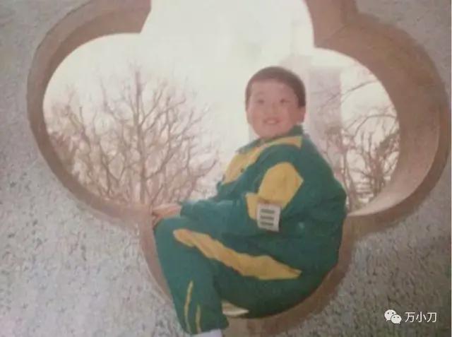 最穷卡里只剩100万，敢怼王家卫的新电影，他到底哪里来的勇气？