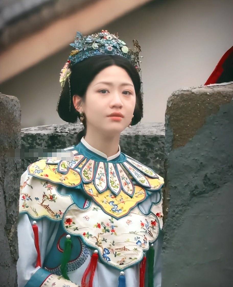 向涵之棋牌室抽烟被拍!温婉医女人设碎成麻将牌网友:烟雾战术?