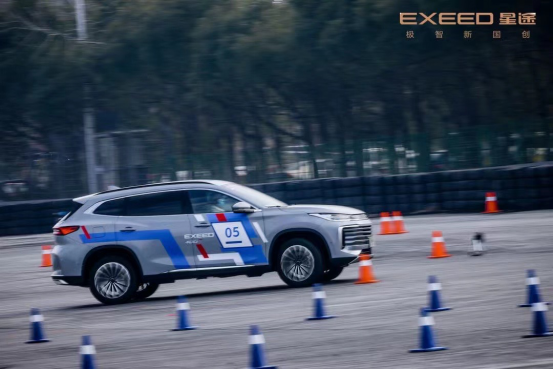 凌云御风—星途凌云400T赛车场试驾报告