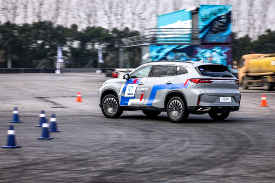 凌云御风—星途凌云400T赛车场试驾报告