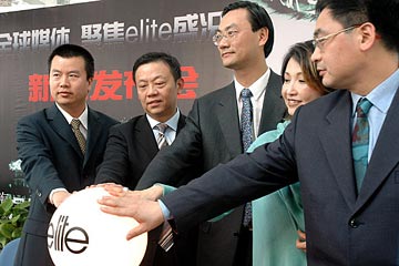 组图：2004世界精英模特大赛国际总决赛受媒体关注