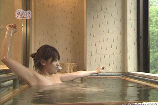 台女主播萱萱曝大尺度艳照 女主播靠啥上位