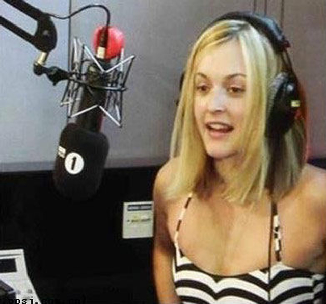 台女主播萱萱曝大尺度艳照 女主播靠啥上位