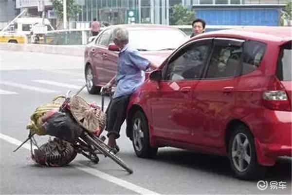 遇到碰瓷你别慌，这几招专治碰瓷党！谁都讹不了你