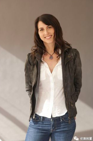 新料:亚马逊总裁发给情人的露骨短信全面曝光!看完脸红！