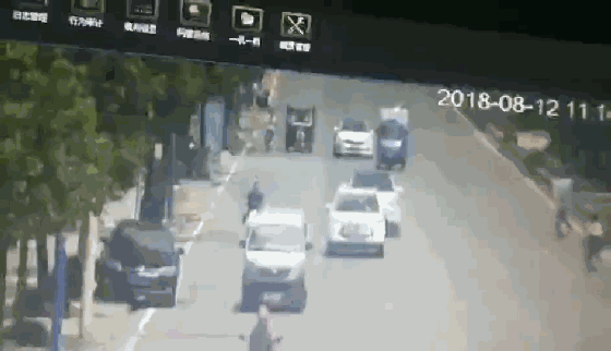 这是……新型碰瓷手段?!