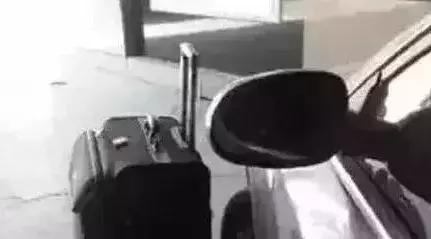 这是……新型碰瓷手段?!