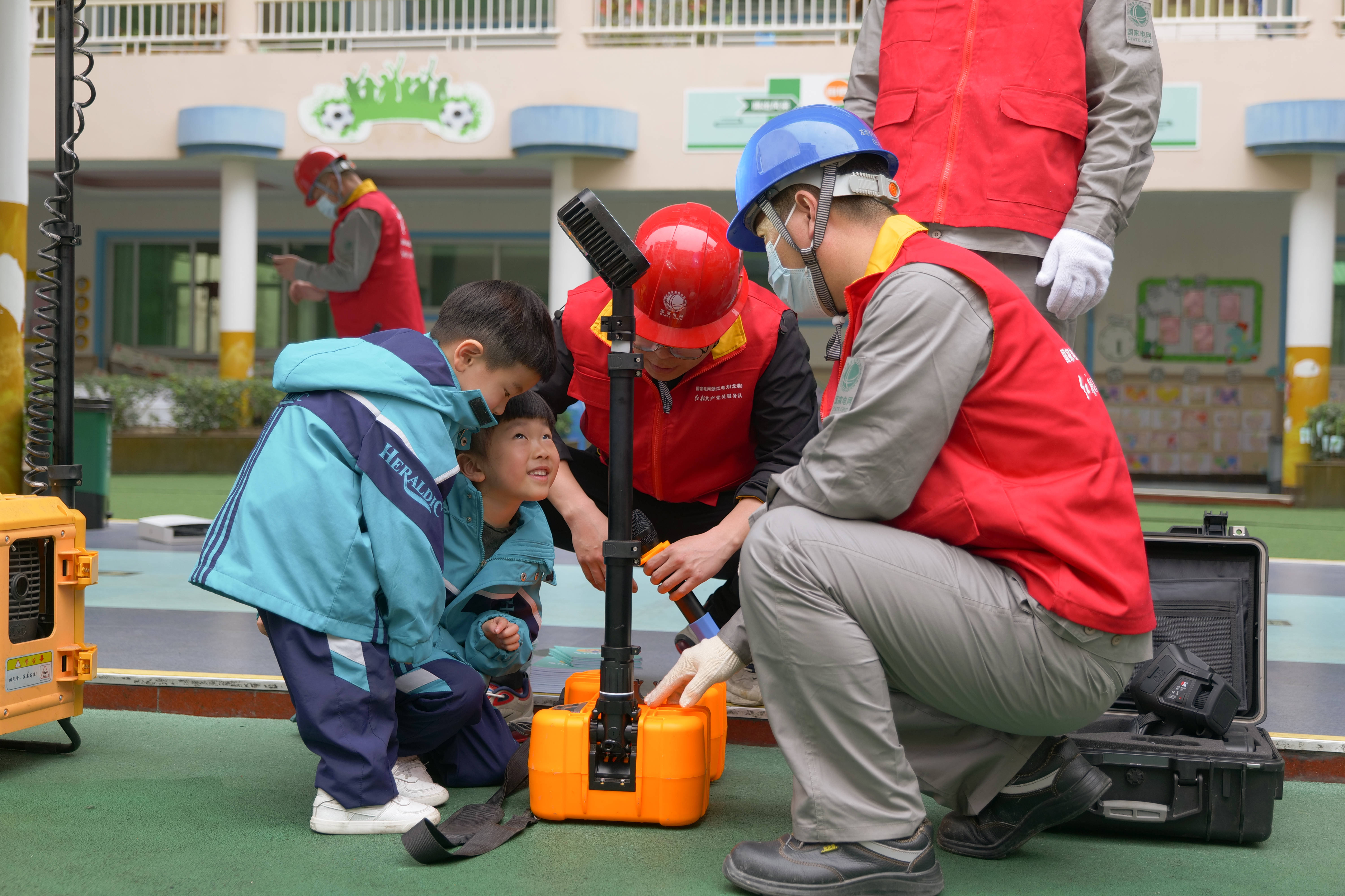 国网龙港市供电公司：安全用电护“童行”贴心服务助成长