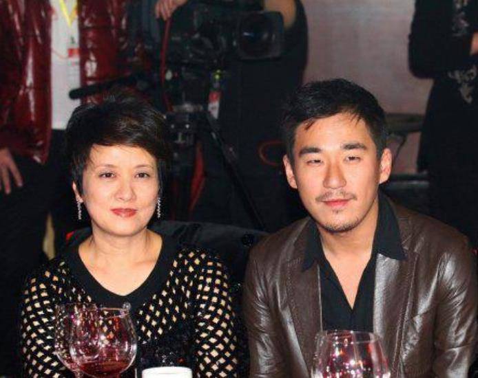 33年前,被张国立分手的前妻罗秀春,如今过得怎样了?