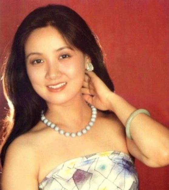 33年前,被张国立分手的前妻罗秀春,如今过得怎样了?