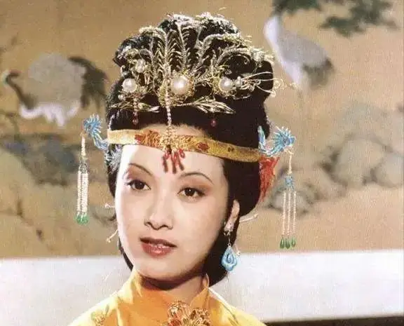 68岁邓婕：离婚协议成她一生的痛，继子不争气，养女越长越像丈夫