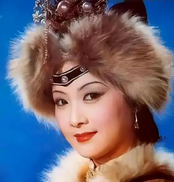 68岁邓婕：离婚协议成她一生的痛，继子不争气，养女越长越像丈夫