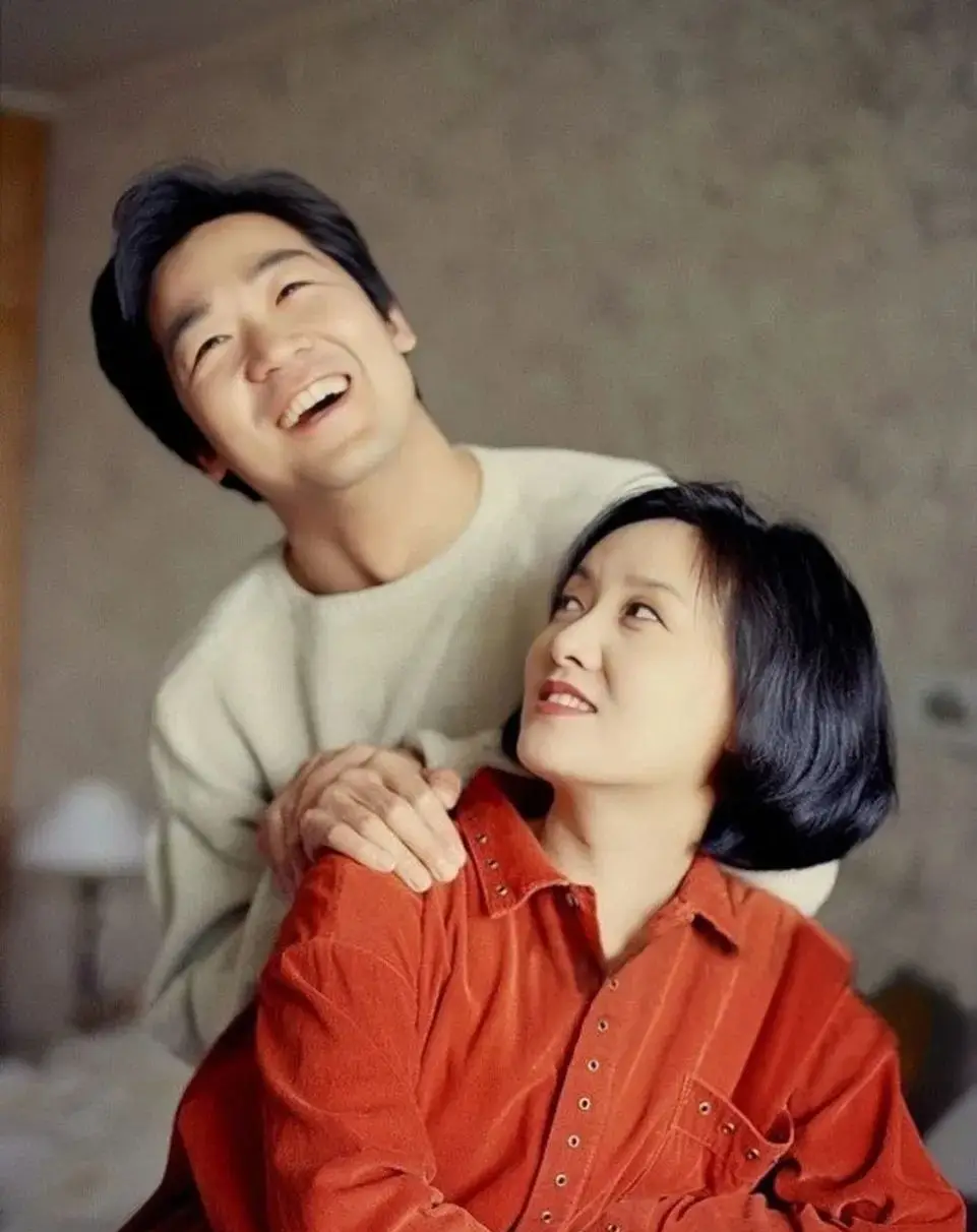 68岁邓婕：离婚协议成她一生的痛，继子不争气，养女越长越像丈夫