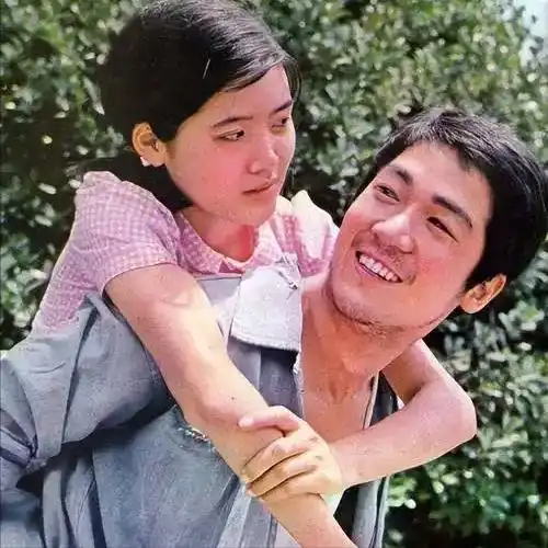 张国立与罗秀春离婚的34年：他再婚有烦恼，她至今单身牵挂儿子