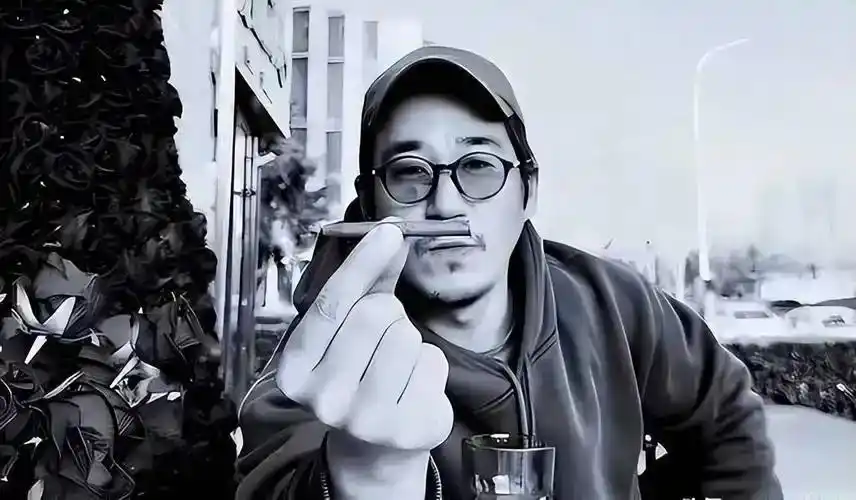 张国立与罗秀春离婚的34年：他再婚有烦恼，她至今单身牵挂儿子