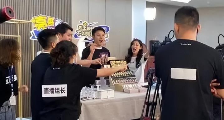 国家终于出手了?李湘反应最快第一个停播,原来一切都有迹可循!