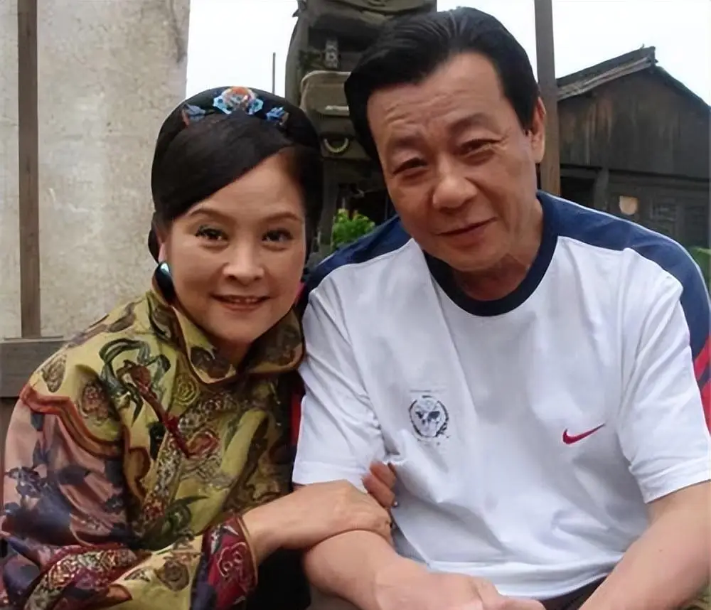 坐拥双妻的演员寇世勋，受访时说：来世不会再娶两个老婆，太累了