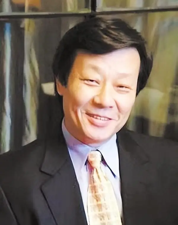 坐拥双妻的演员寇世勋，受访时说：来世不会再娶两个老婆，太累了