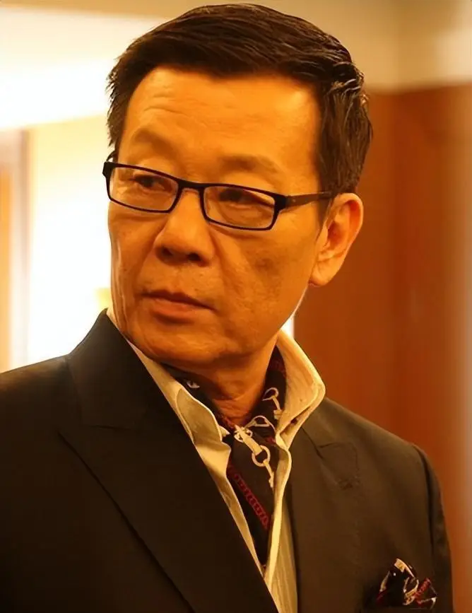 坐拥双妻的演员寇世勋，受访时说：来世不会再娶两个老婆，太累了