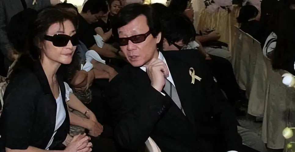 坐拥双妻的演员寇世勋，受访时说：来世不会再娶两个老婆，太累了