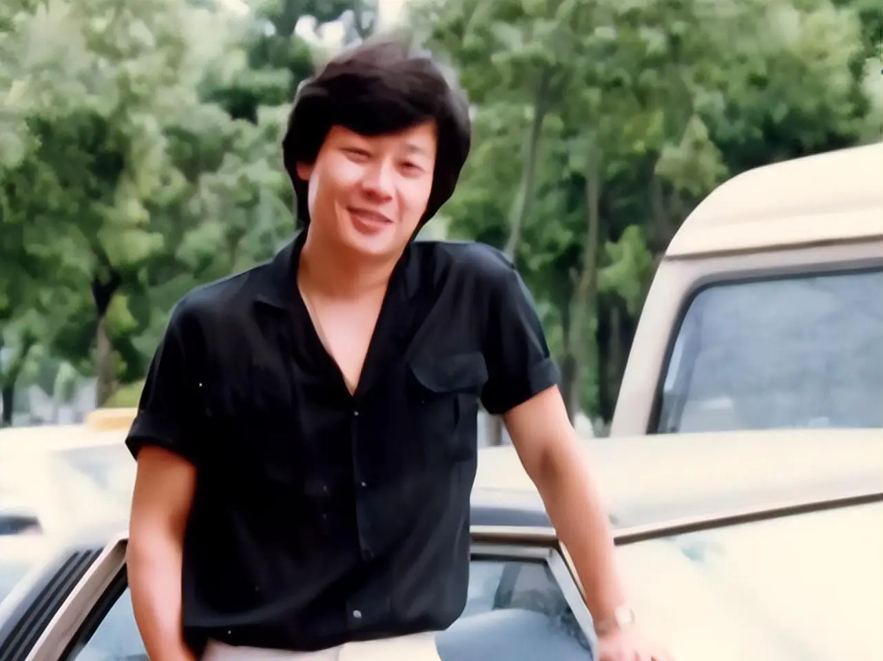 坐拥双妻的演员寇世勋，受访时说：来世不会再娶两个老婆，太累了