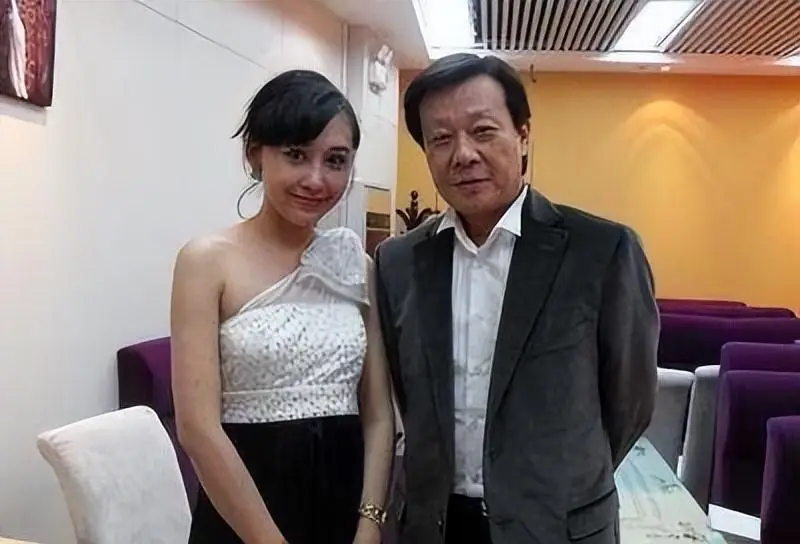 坐拥双妻的演员寇世勋，受访时说：来世不会再娶两个老婆，太累了