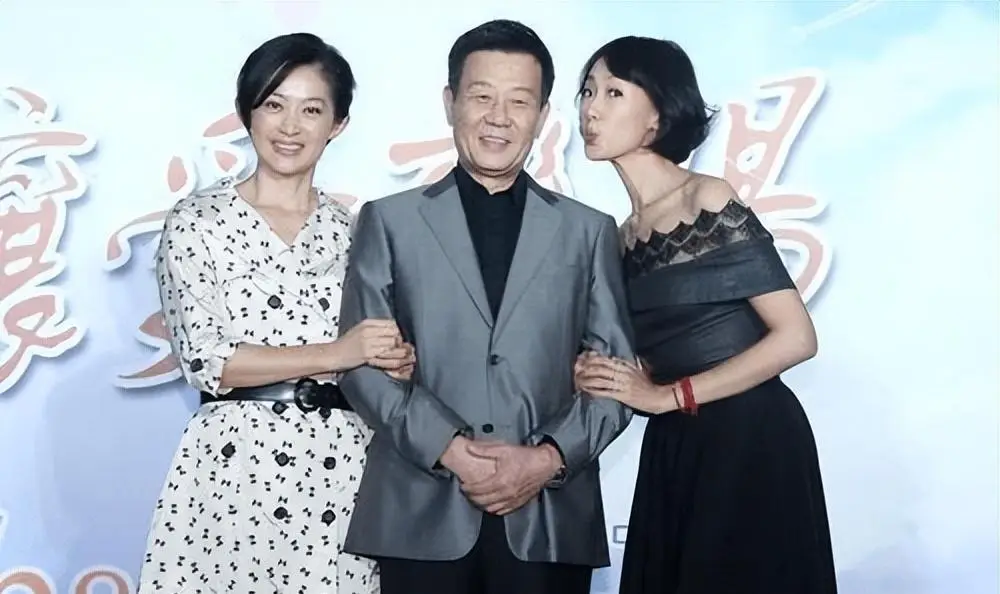 坐拥双妻的演员寇世勋，受访时说：来世不会再娶两个老婆，太累了