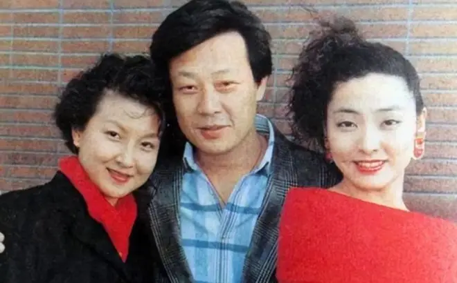 70岁仍拍戏，妻女远居国外，晚年与原配同住，寇世勋悔不当初