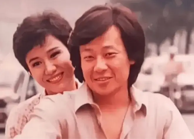 70岁仍拍戏，妻女远居国外，晚年与原配同住，寇世勋悔不当初