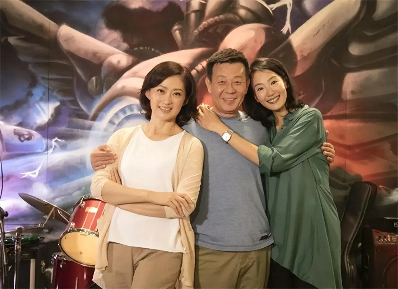 演员寇世勋：将情人带回家与原配共同生活多年，今68岁现状如何？