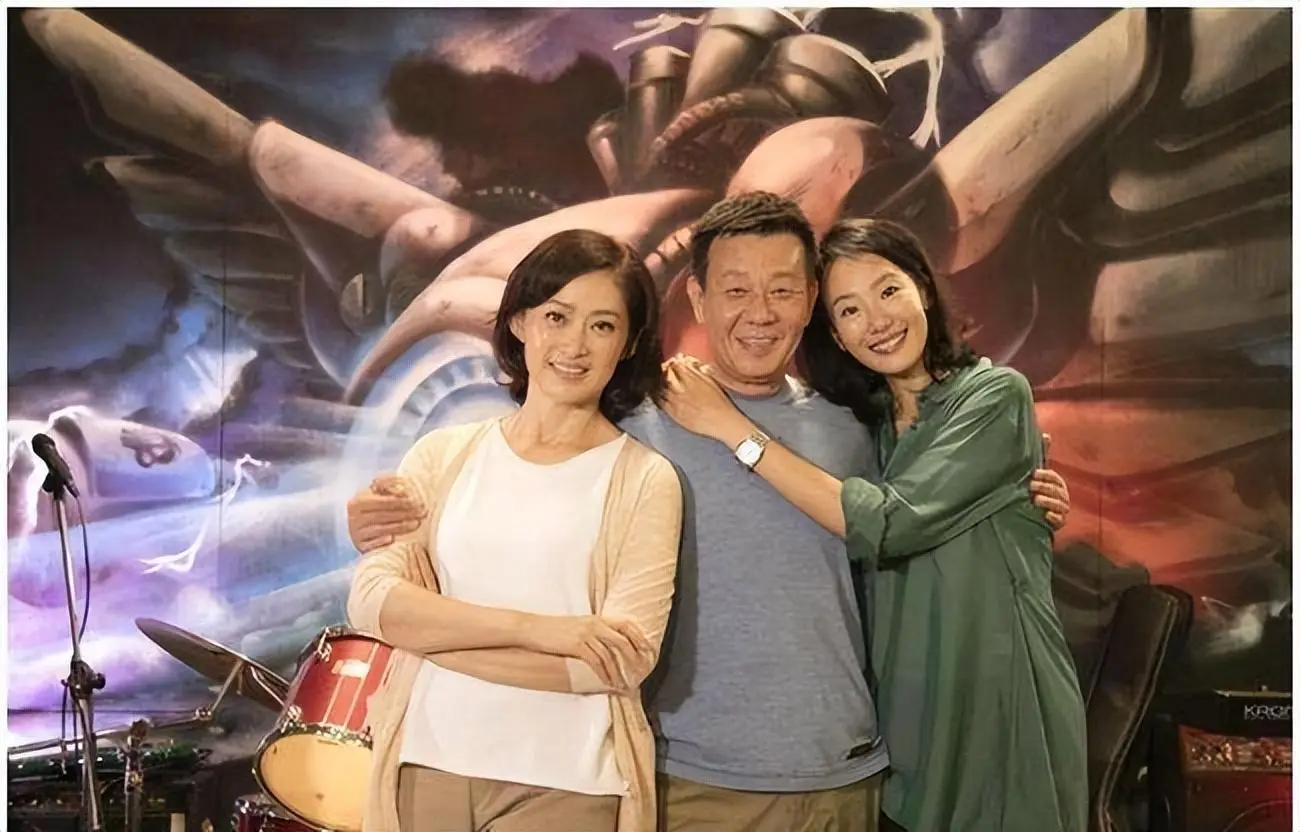 将情人带回家与原配共处多年,寇世勋的双妻人生,如今怎样?