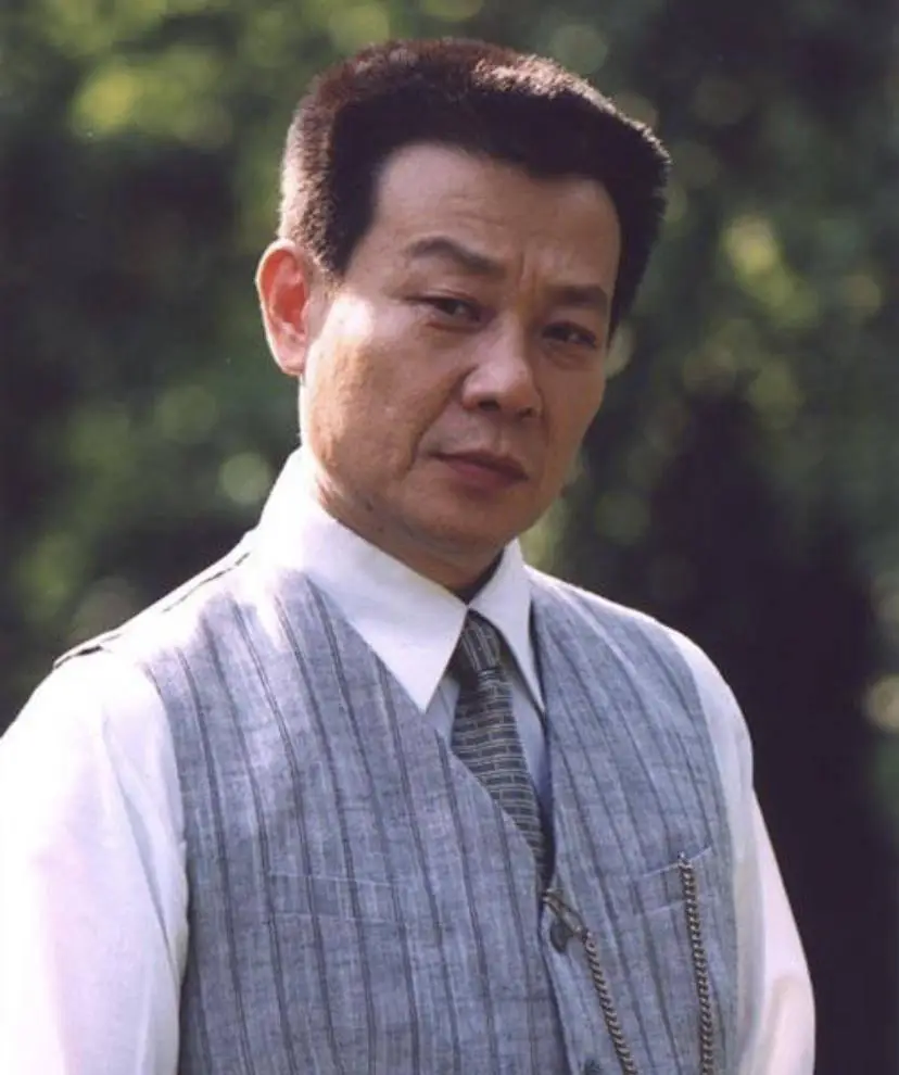 2位妻子楼上楼下住,鸡飞狗跳30年,“老戏骨”寇世勋称:太累了