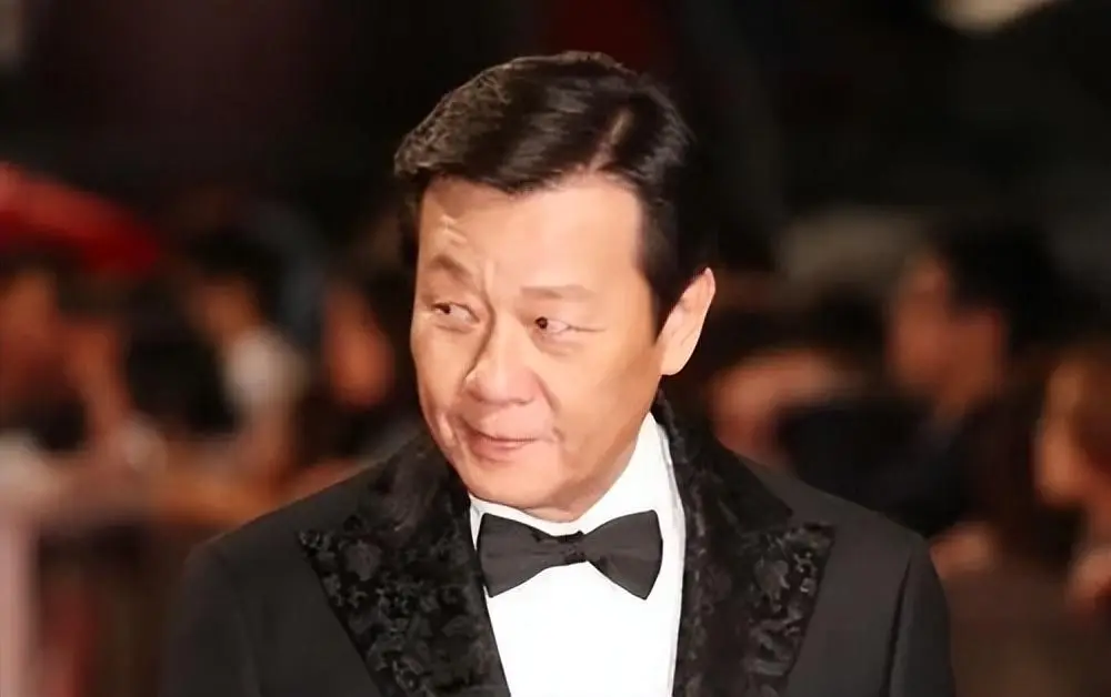 2位妻子楼上楼下住,鸡飞狗跳30年,“老戏骨”寇世勋称:太累了