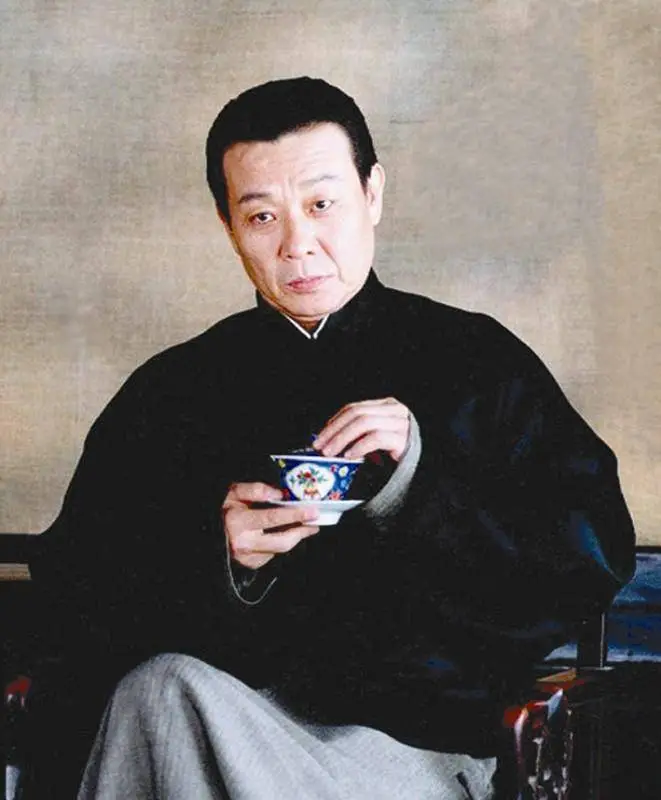 2位妻子楼上楼下住,鸡飞狗跳30年,“老戏骨”寇世勋称:太累了