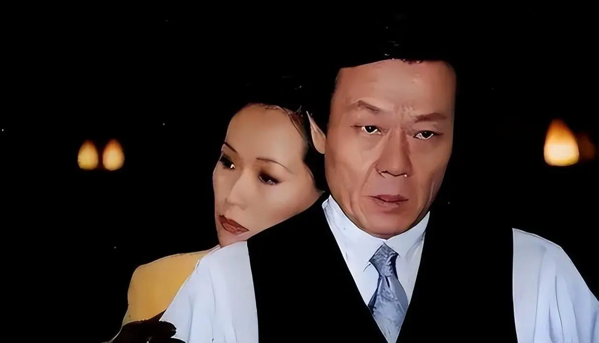 2位妻子楼上楼下住,鸡飞狗跳30年,“老戏骨”寇世勋称:太累了