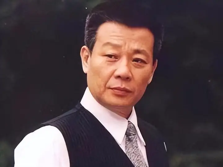 2位妻子楼上楼下住,鸡飞狗跳30年,“老戏骨”寇世勋称:太累了