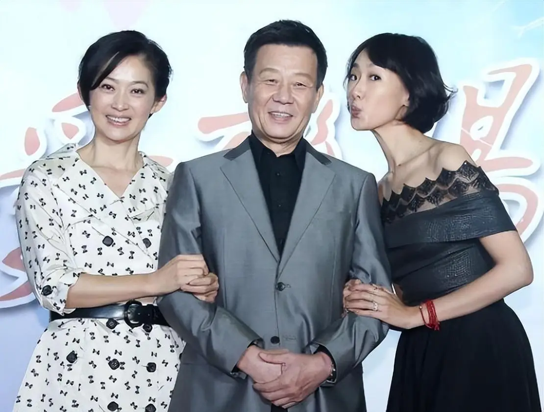 2位妻子楼上楼下住,鸡飞狗跳30年,“老戏骨”寇世勋称:太累了