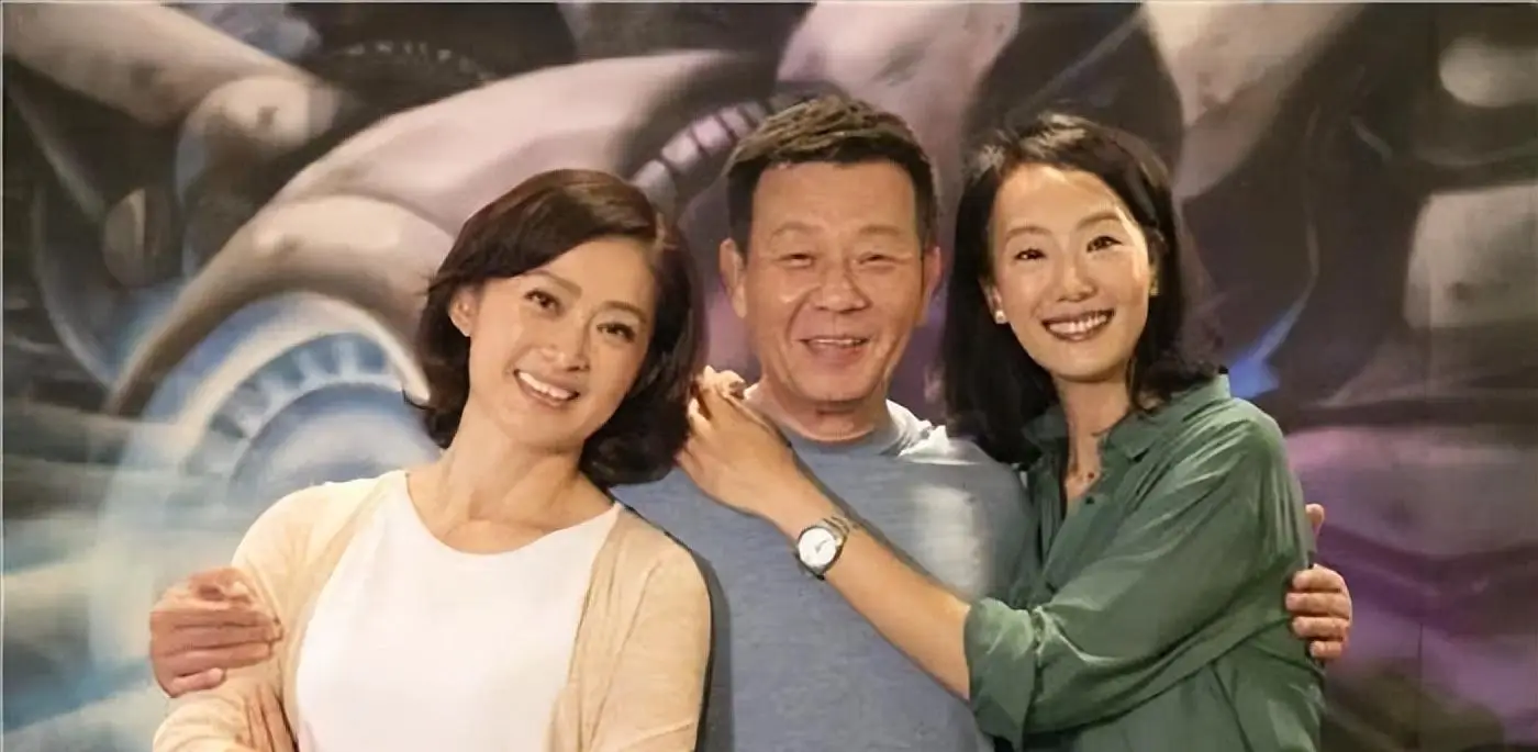 2位妻子楼上楼下住,鸡飞狗跳30年,“老戏骨”寇世勋称:太累了