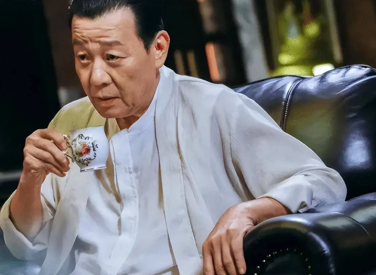 2位妻子楼上楼下住,鸡飞狗跳30年,“老戏骨”寇世勋称:太累了