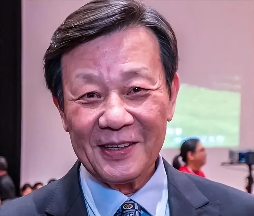 2位妻子楼上楼下住,鸡飞狗跳30年,“老戏骨”寇世勋称:太累了