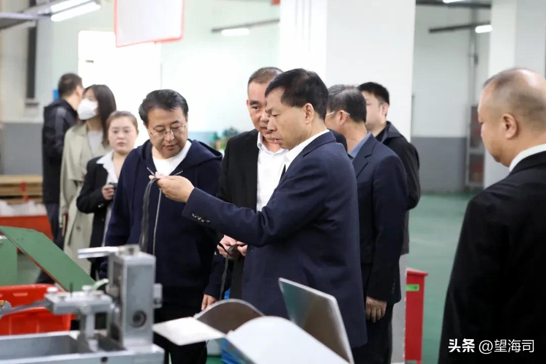 宋忠秋带队深入明珠国际服装生态新城调研，共谋政校企合作新篇章