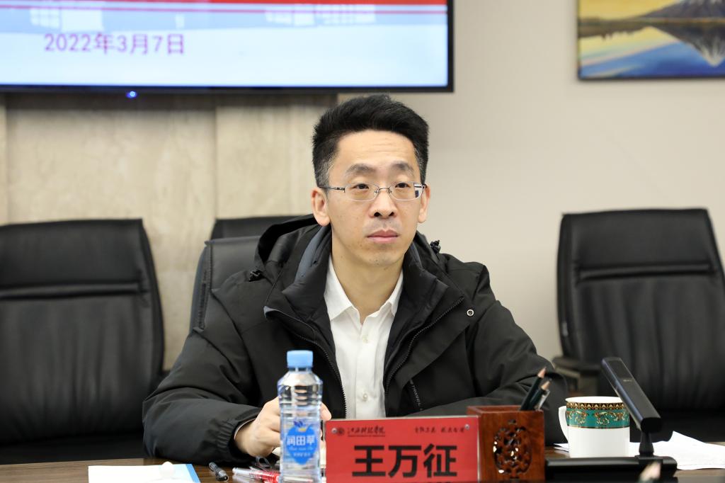 南昌市委常委、高新区党工委书记王万征一行来校调研