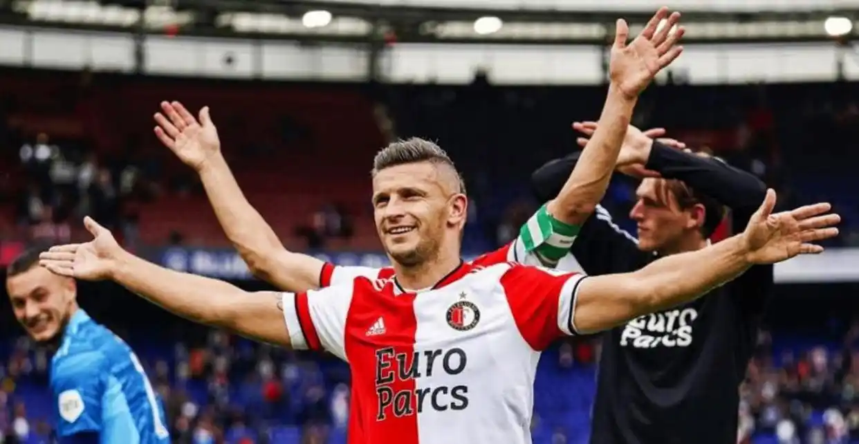 本赛季的欧冠欧联杯，荷兰球队遭遇全面失败，阿贾克斯埃因霍温欧冠小组赛双双出局，欧联杯三队无缘16强，昔日辉煌不再让人唏嘘