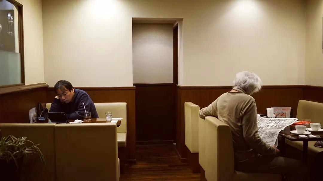 AI时代，一半的日本家庭还在订报