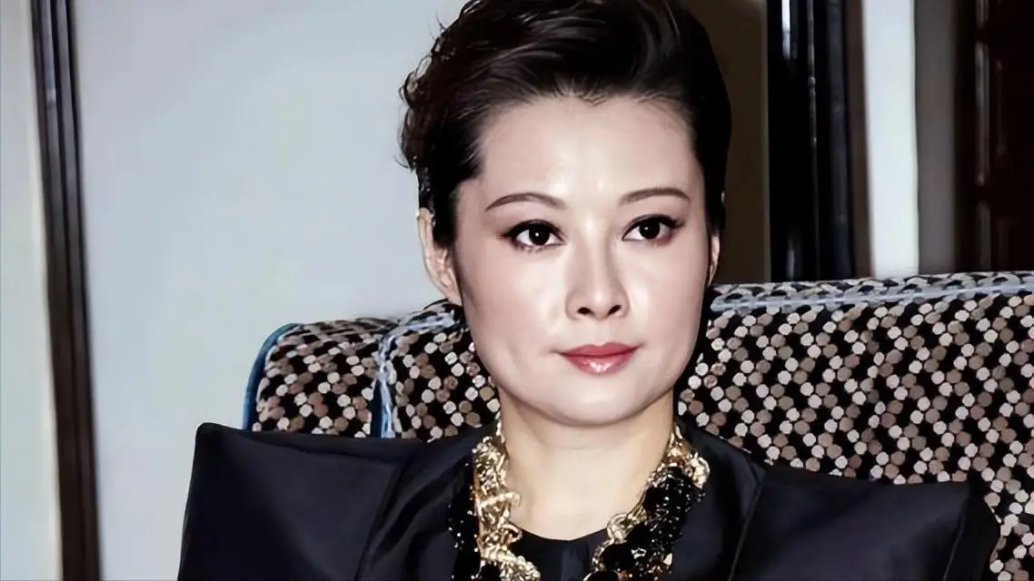 与袁立分手的徐威，娶到张怡宁后，现在过得怎样？