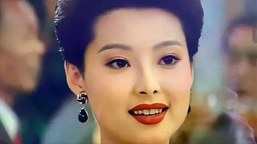 与袁立分手的徐威，娶到张怡宁后，现在过得怎样？