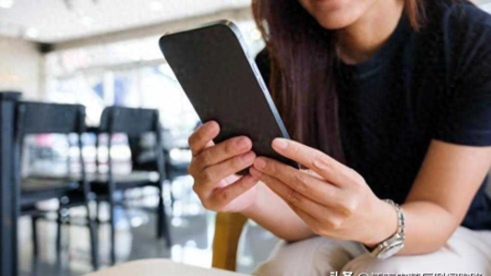 90后女子微信倒卖淫秽小视频获利3万,5年赚头全砸进牢房